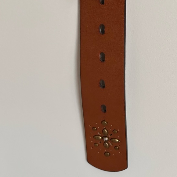 2 Used Cute Belts - Picture 5 of 11